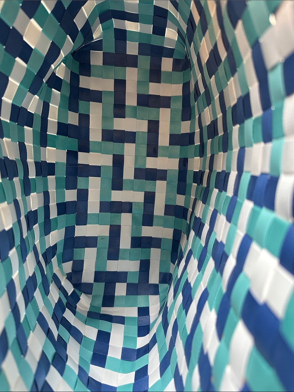 HANDWOVEN BEACH/TOTE BAG in Navy, Teal & White Vinyl Durable Unique 18x12 EUC - Picture 5 of 9